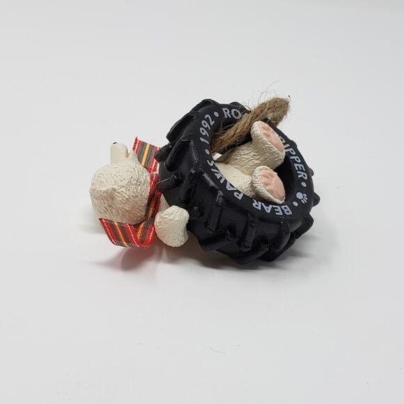 1992 Hallmark Tread Bear Handcrafted Keepsake Holiday Christmas Ornament. - Picture 6 of 6